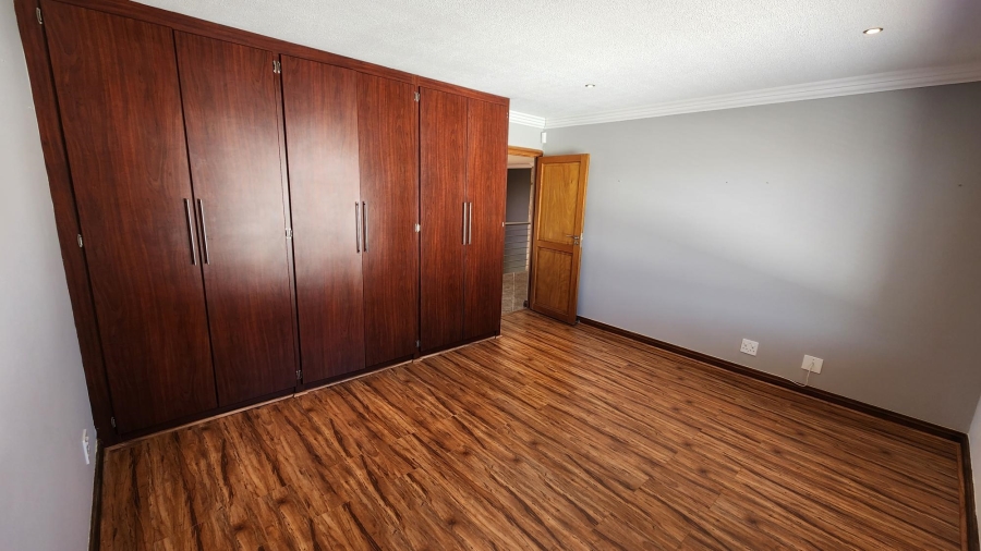 6 Bedroom Property for Sale in Bergsig Western Cape